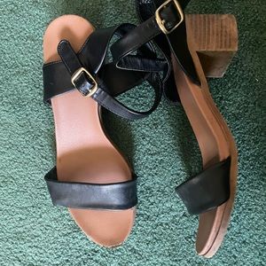 Francesca’s collections sandals size 7